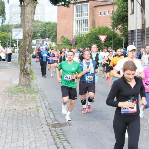12.06.2026 - Holstenköstenlauf Andreas Tolksdorf http://msf.ph/oto/9746047 12.06.2026 19:11:07 Laufen 4121, 3670, 4417, 3760, 422 meine-sportfotos.de