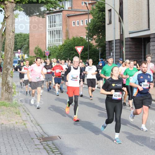 12.06.2026 - Holstenköstenlauf Andreas Tolksdorf http://msf.ph/oto/9746099 12.06.2026 19:11:41 Laufen 4376, 3955, 3907, 4246, 3694, 4156, 3416 meine-sportfotos.de