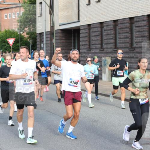12.06.2026 - Holstenköstenlauf Andreas Tolksdorf http://msf.ph/oto/9746157 12.06.2026 19:12:20 Laufen 4411, 4636, 6, 4184, 4180, 3856, 3857, 10, 06, 15, 06, 26, 490, 0 meine-sportfotos.de