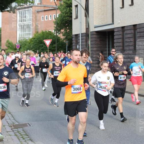 12.06.2026 - Holstenköstenlauf Andreas Tolksdorf http://msf.ph/oto/9746176 12.06.2026 19:12:34 Laufen 4836, 3080, 3469, 4549, 476, 3065, 4110, 24, 3620, 4018, 4112 meine-sportfotos.de