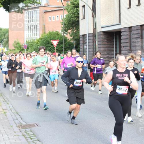 12.06.2026 - Holstenköstenlauf Andreas Tolksdorf http://msf.ph/oto/9746181 12.06.2026 19:12:37 Laufen 3, 3583, 3828, 4825, 4367, 3262, 4386, 4633, 3080, 088, 3383, 4547, 47 meine-sportfotos.de