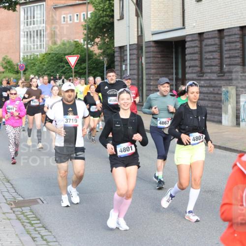 12.06.2026 - Holstenköstenlauf Andreas Tolksdorf http://msf.ph/oto/9746201 12.06.2026 19:12:50 Laufen 4691, 3451, 3719, 3330, 4586, 4801, 4867, 4807, 3879 meine-sportfotos.de