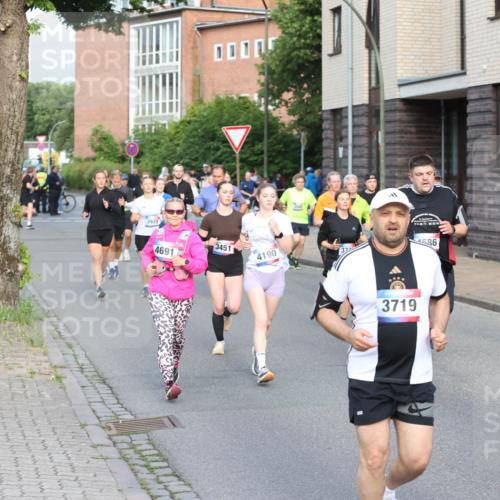 12.06.2026 - Holstenköstenlauf Andreas Tolksdorf http://msf.ph/oto/9746202 12.06.2026 19:12:52 Laufen 3939, 4691, 3451, 4190, 3719, 4586 meine-sportfotos.de