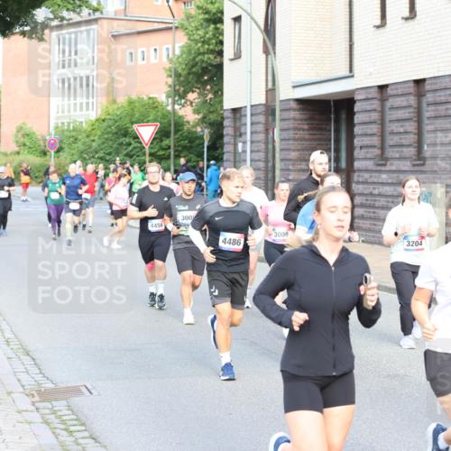 12.06.2026 - Holstenköstenlauf Andreas Tolksdorf http://msf.ph/oto/9746213 12.06.2026 19:12:57 Laufen 300, 4456, 4486, 3009, 3204, 393, 3085 meine-sportfotos.de