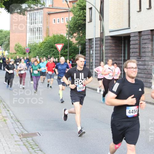12.06.2026 - Holstenköstenlauf Andreas Tolksdorf http://msf.ph/oto/9746220 12.06.2026 19:13:01 Laufen 3267, 3231, 4884, 389, 4456, 3957 meine-sportfotos.de