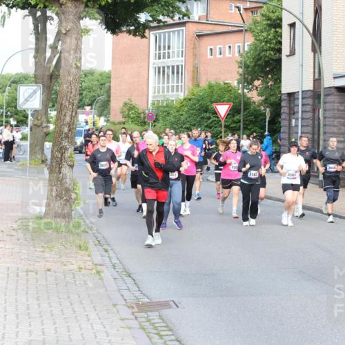 12.06.2026 - Holstenköstenlauf Andreas Tolksdorf http://msf.ph/oto/9746261 12.06.2026 19:13:25 Laufen 3933, 425, 3940, 261, 3183, 4561, 37, 4492 meine-sportfotos.de