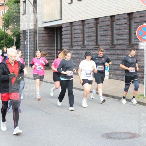 12.06.2026 - Holstenköstenlauf Andreas Tolksdorf http://msf.ph/oto/9746267 12.06.2026 19:13:28 Laufen 44, 4257, 3905, 425, 940, 3933, 183, 4561, 10, 06, 15, 06, 26 meine-sportfotos.de