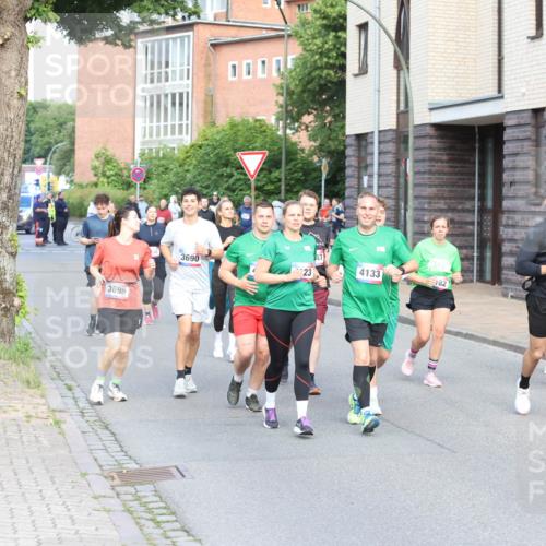 12.06.2026 - Holstenköstenlauf Andreas Tolksdorf http://msf.ph/oto/9746278 12.06.2026 19:13:36 Laufen 3695, 3690, 23, 4133, 82, 3766, 3113 meine-sportfotos.de