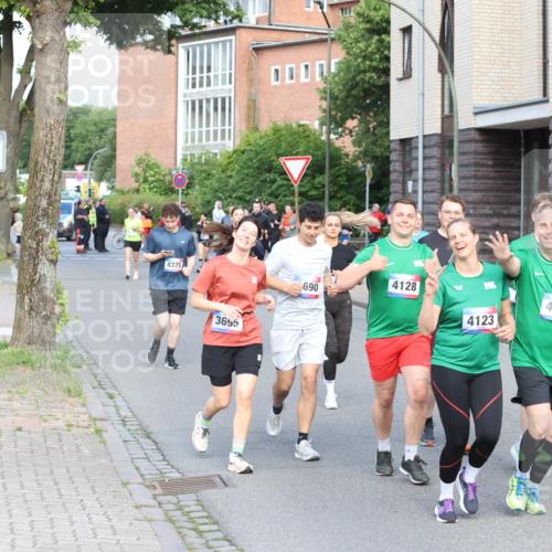 12.06.2026 - Holstenköstenlauf Andreas Tolksdorf http://msf.ph/oto/9746281 12.06.2026 19:13:37 Laufen 4375, 3695, 690, 4128, 4133, 4123, 3182 meine-sportfotos.de