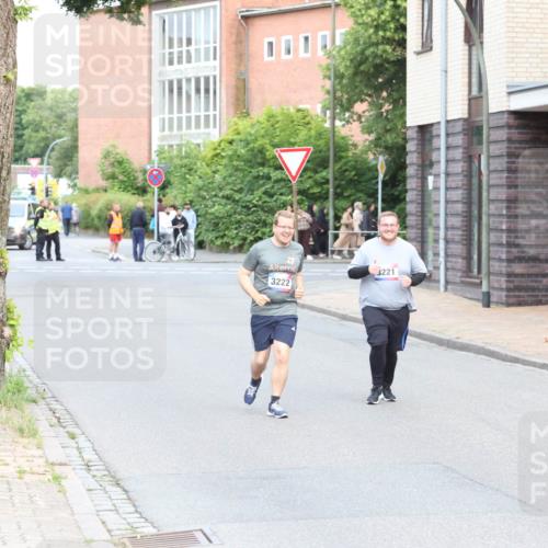12.06.2026 - Holstenköstenlauf Andreas Tolksdorf http://msf.ph/oto/9746354 12.06.2026 19:15:17 Laufen 3222, 3221 meine-sportfotos.de