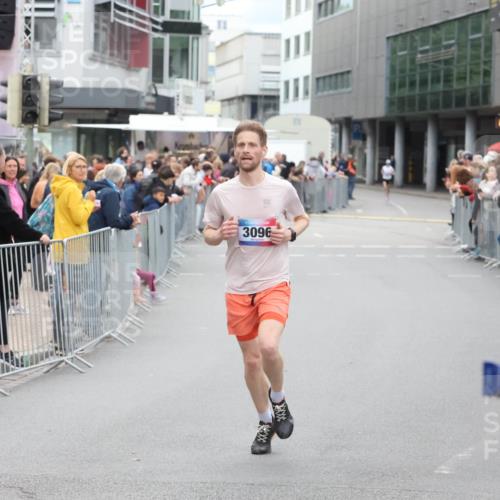 12.06.2026 - Holstenköstenlauf Andreas Tolksdorf http://msf.ph/oto/9746386 12.06.2026 19:37:27 Laufen 3096 meine-sportfotos.de