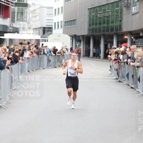 12.06.2026 - Holstenköstenlauf Andreas Tolksdorf http://msf.ph/oto/9746393 12.06.2026 19:38:04 Laufen 3954 meine-sportfotos.de