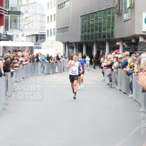 12.06.2026 - Holstenköstenlauf Andreas Tolksdorf http://msf.ph/oto/9746424 12.06.2026 19:39:56 Laufen 4422 meine-sportfotos.de