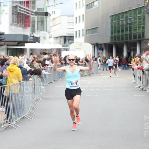 12.06.2026 - Holstenköstenlauf Andreas Tolksdorf http://msf.ph/oto/9746445 12.06.2026 19:40:19 Laufen 4678 meine-sportfotos.de