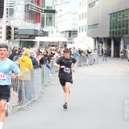 12.06.2026 - Holstenköstenlauf Andreas Tolksdorf http://msf.ph/oto/9746449 12.06.2026 19:40:29 Laufen 3354, 3625 meine-sportfotos.de