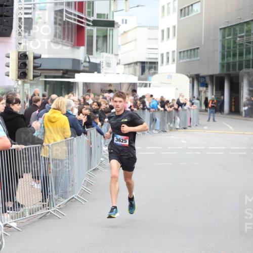 12.06.2026 - Holstenköstenlauf Andreas Tolksdorf http://msf.ph/oto/9746450 12.06.2026 19:40:30 Laufen 3354, 3625 meine-sportfotos.de