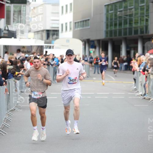 12.06.2026 - Holstenköstenlauf Andreas Tolksdorf http://msf.ph/oto/9746463 12.06.2026 19:41:01 Laufen 3419, 3437 meine-sportfotos.de