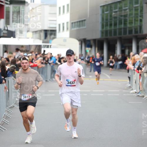 12.06.2026 - Holstenköstenlauf Andreas Tolksdorf http://msf.ph/oto/9746464 12.06.2026 19:41:01 Laufen 3419, 3437 meine-sportfotos.de