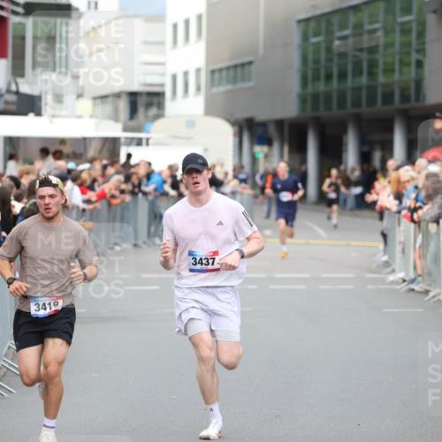 12.06.2026 - Holstenköstenlauf Andreas Tolksdorf http://msf.ph/oto/9746465 12.06.2026 19:41:01 Laufen 3419, 3437 meine-sportfotos.de