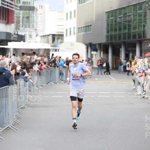 12.06.2026 - Holstenköstenlauf Andreas Tolksdorf http://msf.ph/oto/9746486 12.06.2026 19:41:37 Laufen 32 meine-sportfotos.de