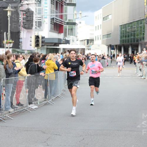 12.06.2026 - Holstenköstenlauf Andreas Tolksdorf http://msf.ph/oto/9746546 12.06.2026 19:43:27 Laufen 3656, 4251 meine-sportfotos.de