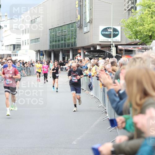 12.06.2026 - Holstenköstenlauf Andreas Tolksdorf http://msf.ph/oto/9746608 12.06.2026 19:44:56 Laufen 3191, 3737, 11, 3064 meine-sportfotos.de