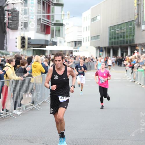 12.06.2026 - Holstenköstenlauf Andreas Tolksdorf http://msf.ph/oto/9746614 12.06.2026 19:45:02 Laufen 4799, 4843 meine-sportfotos.de