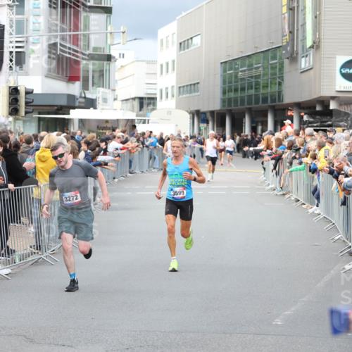 12.06.2026 - Holstenköstenlauf Andreas Tolksdorf http://msf.ph/oto/9746622 12.06.2026 19:45:07 Laufen 3272, 3599 meine-sportfotos.de