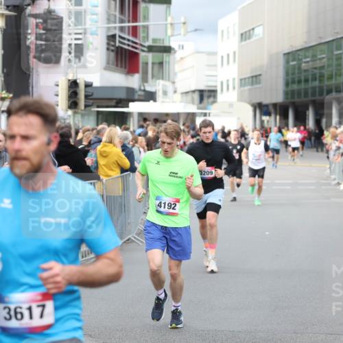 12.06.2026 - Holstenköstenlauf Andreas Tolksdorf http://msf.ph/oto/9746698 12.06.2026 19:46:50 Laufen 3617, 11, 4192, 3209 meine-sportfotos.de