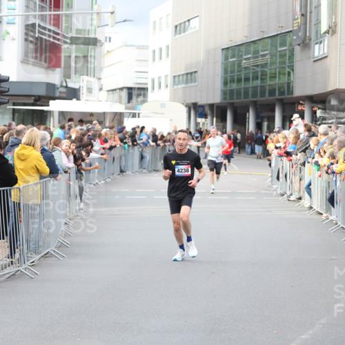 12.06.2026 - Holstenköstenlauf Andreas Tolksdorf http://msf.ph/oto/9746725 12.06.2026 19:47:13 Laufen 4238 meine-sportfotos.de