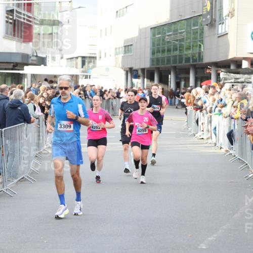 12.06.2026 - Holstenköstenlauf Andreas Tolksdorf http://msf.ph/oto/9746764 12.06.2026 19:47:46 Laufen 3309, 4255, 20, 4255, 574 meine-sportfotos.de