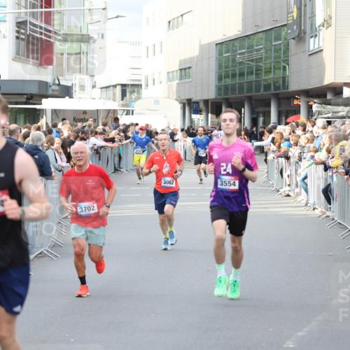 12.06.2026 - Holstenköstenlauf Andreas Tolksdorf http://msf.ph/oto/9746771 12.06.2026 19:47:50 Laufen 4574, 3702, 3062, 4772, 24, 3554 meine-sportfotos.de