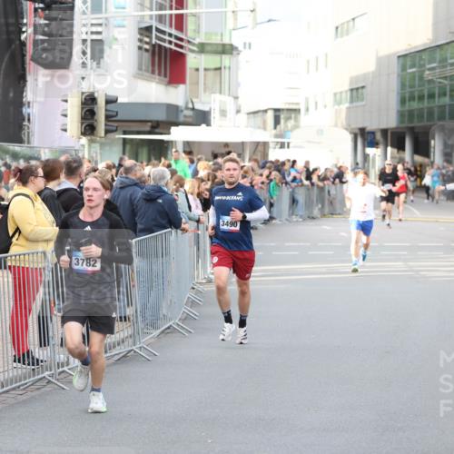 12.06.2026 - Holstenköstenlauf Andreas Tolksdorf http://msf.ph/oto/9746792 12.06.2026 19:48:14 Laufen 3782, 3490 meine-sportfotos.de