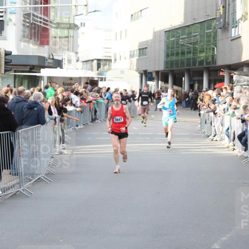 12.06.2026 - Holstenköstenlauf Andreas Tolksdorf http://msf.ph/oto/9746804 12.06.2026 19:48:25 Laufen 3647, 4546 meine-sportfotos.de