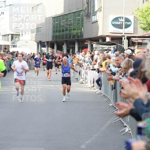 12.06.2026 - Holstenköstenlauf Andreas Tolksdorf http://msf.ph/oto/9746828 12.06.2026 19:48:50 Laufen 3889, 4732, 3935, 3044 meine-sportfotos.de