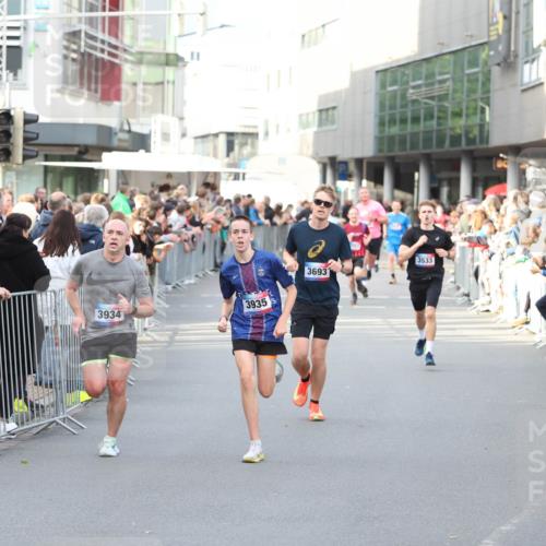 12.06.2026 - Holstenköstenlauf Andreas Tolksdorf http://msf.ph/oto/9746837 12.06.2026 19:48:56 Laufen 3935, 3934, 3693, 3533 meine-sportfotos.de
