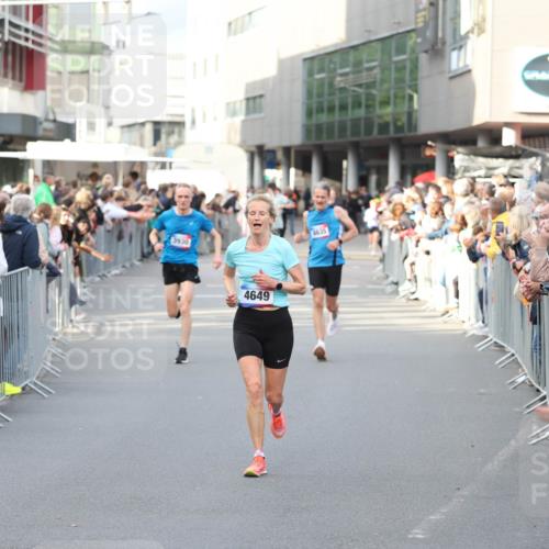 12.06.2026 - Holstenköstenlauf Andreas Tolksdorf http://msf.ph/oto/9746870 12.06.2026 19:49:18 Laufen 3930, 4649, 4635 meine-sportfotos.de