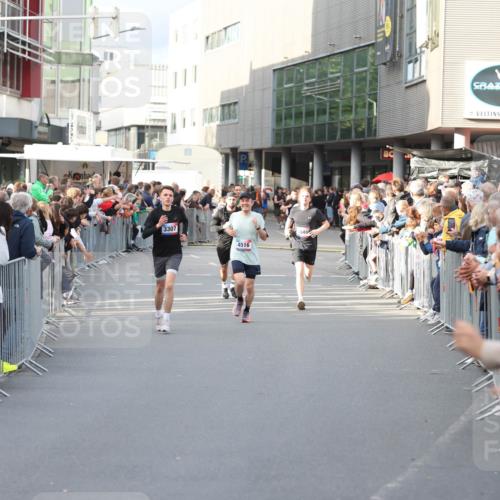 12.06.2026 - Holstenköstenlauf Andreas Tolksdorf http://msf.ph/oto/9746877 12.06.2026 19:49:23 Laufen 3307, 4516, 3848 meine-sportfotos.de