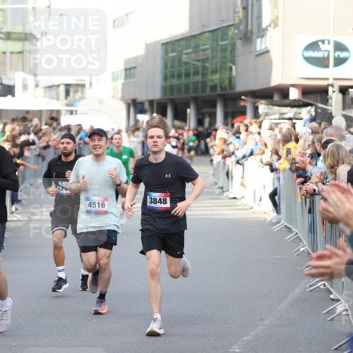 12.06.2026 - Holstenköstenlauf Andreas Tolksdorf http://msf.ph/oto/9746885 12.06.2026 19:49:27 Laufen 33, 4516, 3848 meine-sportfotos.de