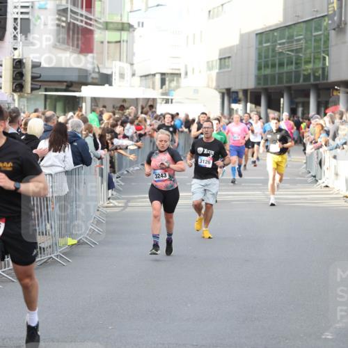 12.06.2026 - Holstenköstenlauf Andreas Tolksdorf http://msf.ph/oto/9746902 12.06.2026 19:49:38 Laufen 4676, 3243, 3126 meine-sportfotos.de
