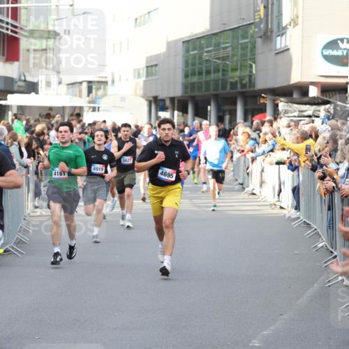 12.06.2026 - Holstenköstenlauf Andreas Tolksdorf http://msf.ph/oto/9746907 12.06.2026 19:49:41 Laufen 3126, 4161, 3627, 4919, 4695 meine-sportfotos.de