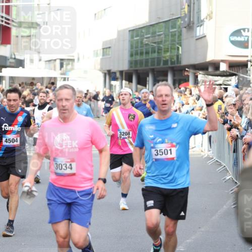 12.06.2026 - Holstenköstenlauf Andreas Tolksdorf http://msf.ph/oto/9746919 12.06.2026 19:49:47 Laufen 4504, 2030, 3034, 3208, 3501 meine-sportfotos.de