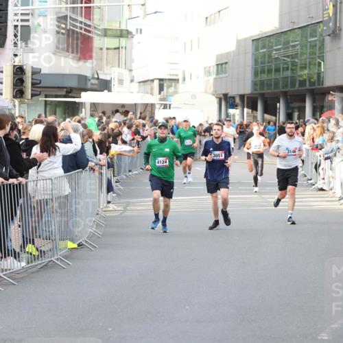 12.06.2026 - Holstenköstenlauf Andreas Tolksdorf http://msf.ph/oto/9746928 12.06.2026 19:49:59 Laufen 4124, 415, 3051, 3146 meine-sportfotos.de