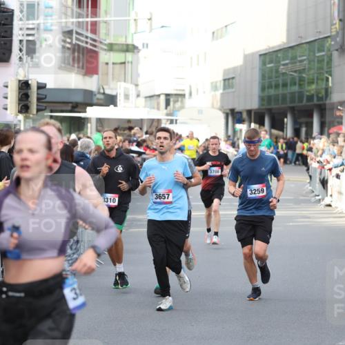12.06.2026 - Holstenköstenlauf Andreas Tolksdorf http://msf.ph/oto/9746954 12.06.2026 19:50:23 Laufen 3, 3310, 3657, 3708, 3259 meine-sportfotos.de