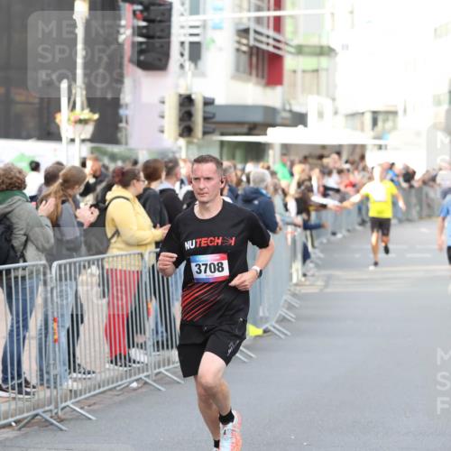 12.06.2026 - Holstenköstenlauf Andreas Tolksdorf http://msf.ph/oto/9746958 12.06.2026 19:50:27 Laufen 3708 meine-sportfotos.de
