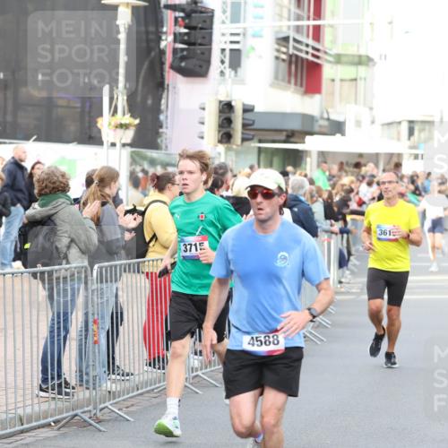 12.06.2026 - Holstenköstenlauf Andreas Tolksdorf http://msf.ph/oto/9746963 12.06.2026 19:50:31 Laufen 3715, 361, 3866, 4588 meine-sportfotos.de