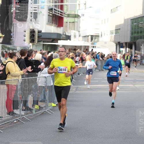 12.06.2026 - Holstenköstenlauf Andreas Tolksdorf http://msf.ph/oto/9746965 12.06.2026 19:50:32 Laufen 3610, 3866 meine-sportfotos.de