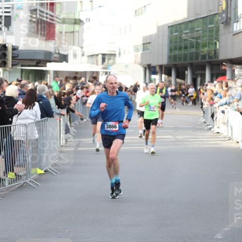 12.06.2026 - Holstenköstenlauf Andreas Tolksdorf http://msf.ph/oto/9746967 12.06.2026 19:50:33 Laufen 3610, 3866, 4191 meine-sportfotos.de