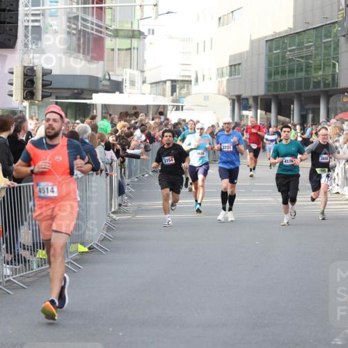 12.06.2026 - Holstenköstenlauf Andreas Tolksdorf http://msf.ph/oto/9747001 12.06.2026 19:51:04 Laufen 4514, 3731, 4628, 3754, 4576, 3888 meine-sportfotos.de