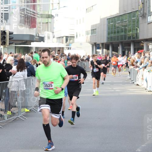12.06.2026 - Holstenköstenlauf Andreas Tolksdorf http://msf.ph/oto/9747015 12.06.2026 19:51:15 Laufen 3525, 838, 3470 meine-sportfotos.de